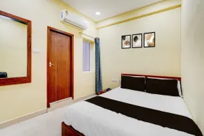 Collection O Vadapalani Metro Station Formerly Pineapple Guest House - Chambre