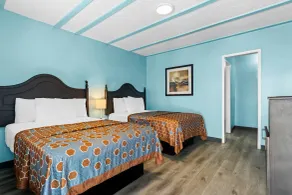 Rodeway Inn & Suites North Hollywood Burbank Airport - Universal Area - Room
