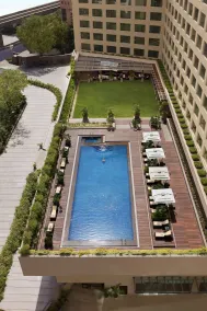 Courtyard by Marriott Mumbai International Airport - Pool