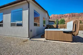 Upscale Moab Townhome w/ Hot Tub: 20 Min to Arches - Innvendig