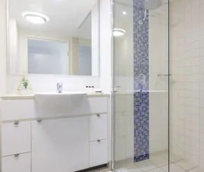 Oaks Brisbane Festival Suites - Badezimmer