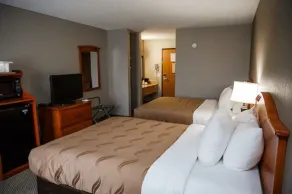 Quality Inn Burlington near Hwy 34 - Chambre