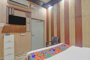FabHotel Shree Ram Aadhar 900 Mtr from Ram mandir - Room