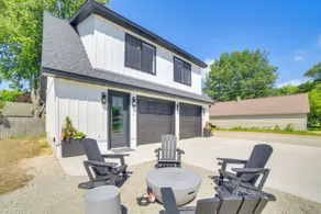 Walk to Waterfront: Michigan Retreat w/ Game Room - Innvendig