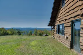 Remote Escape: Vermont Cabin w/ Mountaintop Views! - Innvendig