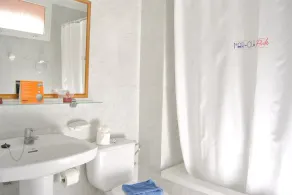 Apartamentos Marola Park - Bathroom