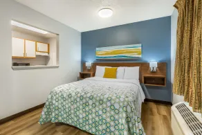 HomeTowne Studios & Suites by Red Roof Greensboro - Rom