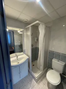 Hôtel & Résidence Avermes - Badezimmer