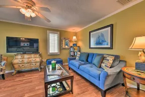 Bright Coastal Condo: Walk to Lido Key Beach! - Interni