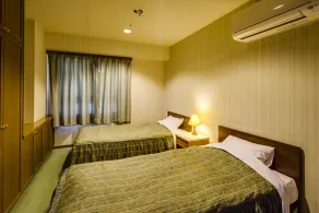 Maholova Minds Miura - Room