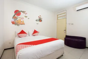 Dukuh Kupang Residence Mitra RedDoorz - Room