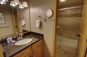 Wild Irishman 1043 by SummitCove Lodging in Colorado - Salle de bain