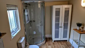 Pavilion House - Bathroom