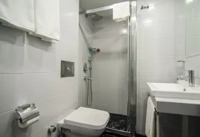 Lapis Inn Hotel & Spa ( Ex. Ambassador Hotel) - Bathroom