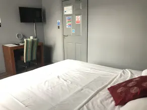 Bennetts Hotel - Room