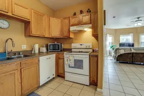 11 Mi to Dtwn Houston: Pet-friendly Home w/ Yard! - Interior