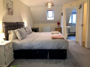 Entire 4 Bed Townhouse - Zimmer