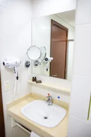 House Inn Hotel - Anashopping - Bathroom