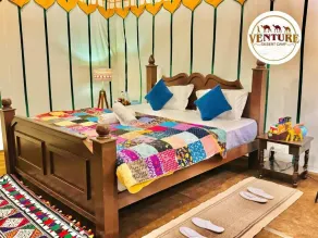 Venture Desert Camp - Camera