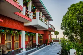 Tehri Retreat Sursingdhar, Near New Tehri & Kanatal, By Himalayan Eco Lodges - Room