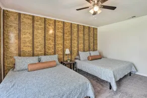 Stylish Birmingham Getaway w/ Patio & Yard! - Værelse