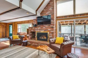 Haverhill Mtn Retreat w/ Deck: Hike, Ski & Relax - Innvendig