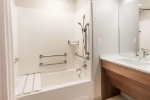 Microtel Inn & Suites by Wyndham Altoona - Salle de bain