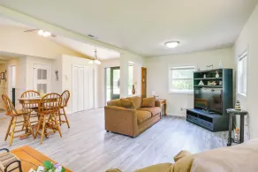 Grand Lake Getaway w/ Boat Dock in St Marys! - Interiör