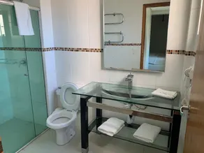 Emirates Hotel & Suites - Bathroom