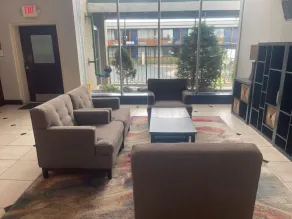 Gateway Hotel - Coin salon dans le hall