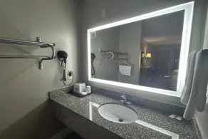 Days Inn by Wyndham Dublin GA - Badezimmer
