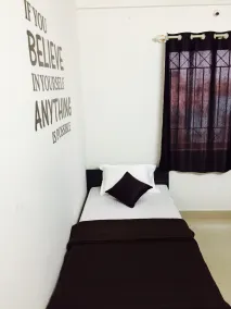 Transit Dorms - A Backpackers Inn & Hostel - View from room