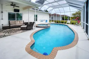 Lanai, Private Pool: Lehigh Acres Home - Interiør