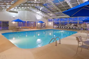 Holiday Inn Youngstown-South - Boardman by IHG - Piscine