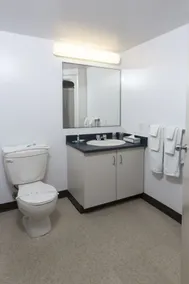 Residence & Conference Centre - Oshawa - Badezimmer