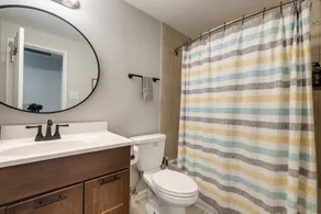 Modern North Potomac Home w/ Furnished Deck! - Badezimmer