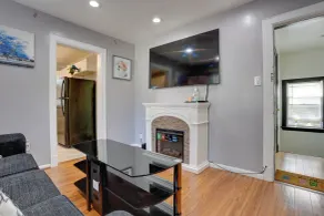 8 Mi to MetLife Stadium: Pet-Friendly Home w/ Yard - Intérieur