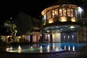 Hotel Sriti Magelang - Piscine