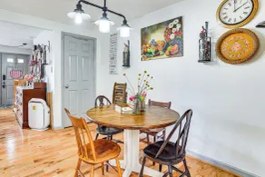 Near Trails, Parks & Orchards: Germantown Retreat - Interior