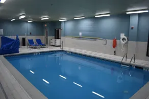 Holiday Inn Express Hotel & Suites McPherson by IHG - Piscine