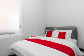 RedDoorz near Batik Tulis Celaket 2 - Habitación
