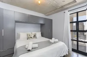 Manhattan On Coral Apartments - Habitación