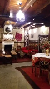 Hagiati Guesthouse - Edessa Cozy Mountain Retreat - Sitzecke in der Lobby