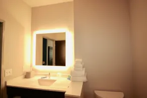 Holiday Inn Express & Suites - Kirksville - University Area by IHG - Bathroom