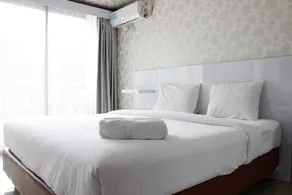 Relaxing Studio near ITB at Beverly Dago Apartment By Travelio - Værelse
