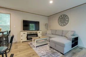Brand New! Peaceful Wooded Retreat in Holcombe! - Innenbereich