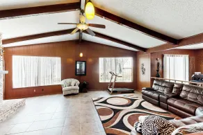 Laid-back Lake House' w/ Wraparound Deck - Interiör