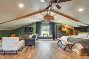 Cozy Altoona Studio w/ Fire Pit: Farm On-site! - Interiør