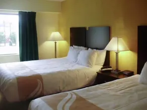 Quality Inn & Suites Pittsburgh Harmarville - Chambre