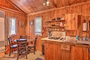 Gemütliche Suttons Bay Cottage w / Shared Dock & Feuerstelle! - Innenbereich